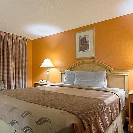 Highway Inn Paris Екстериор снимка