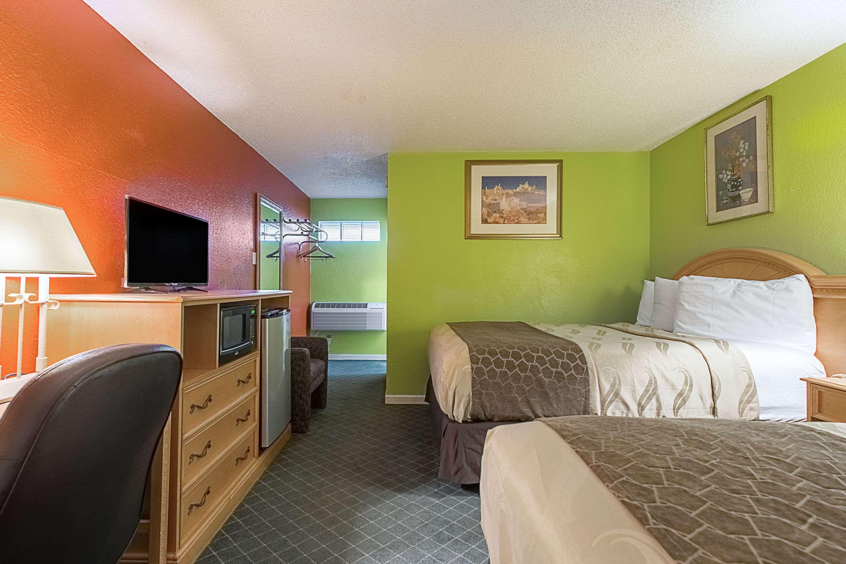 Highway Inn Paris Екстериор снимка