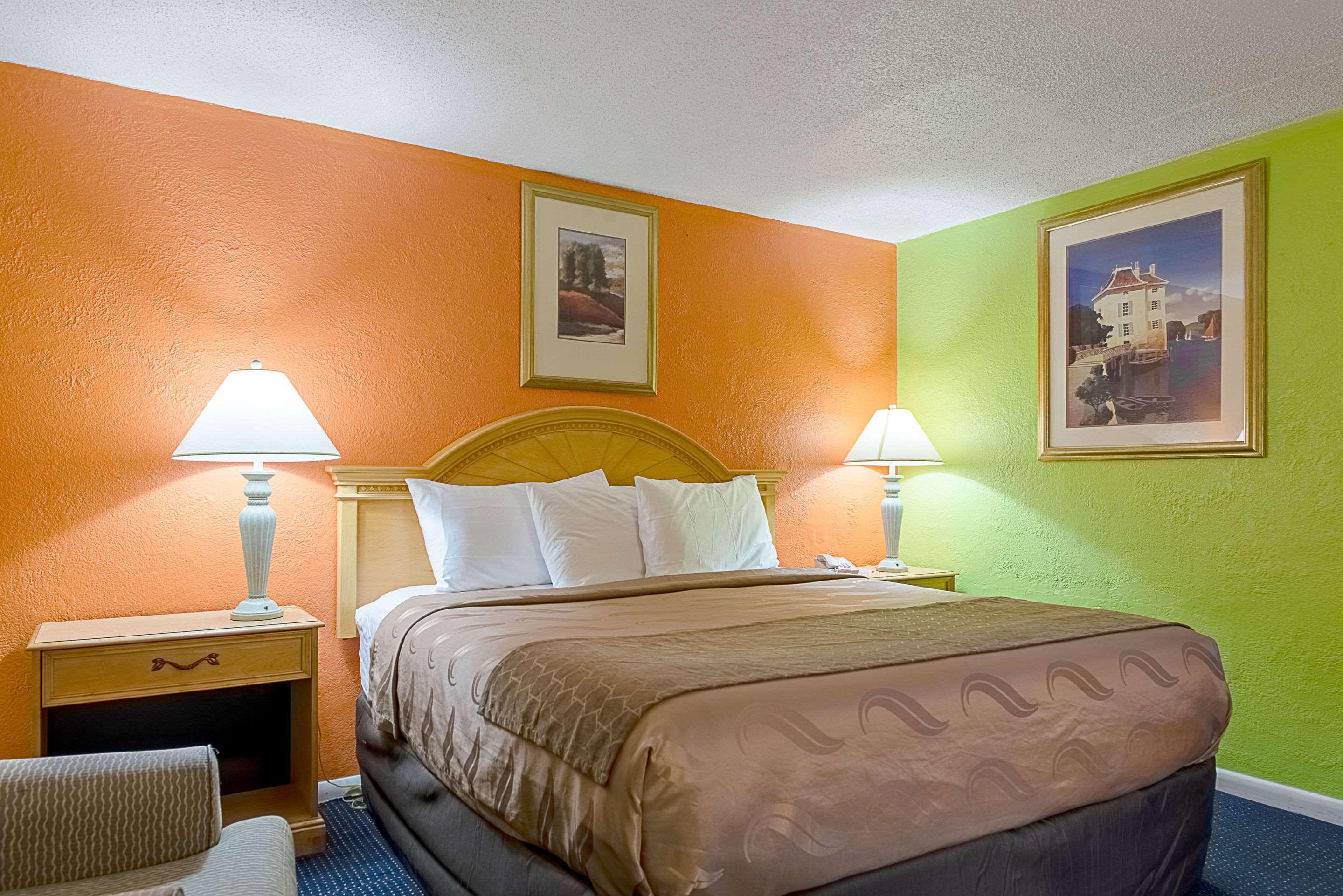 Highway Inn Paris Екстериор снимка