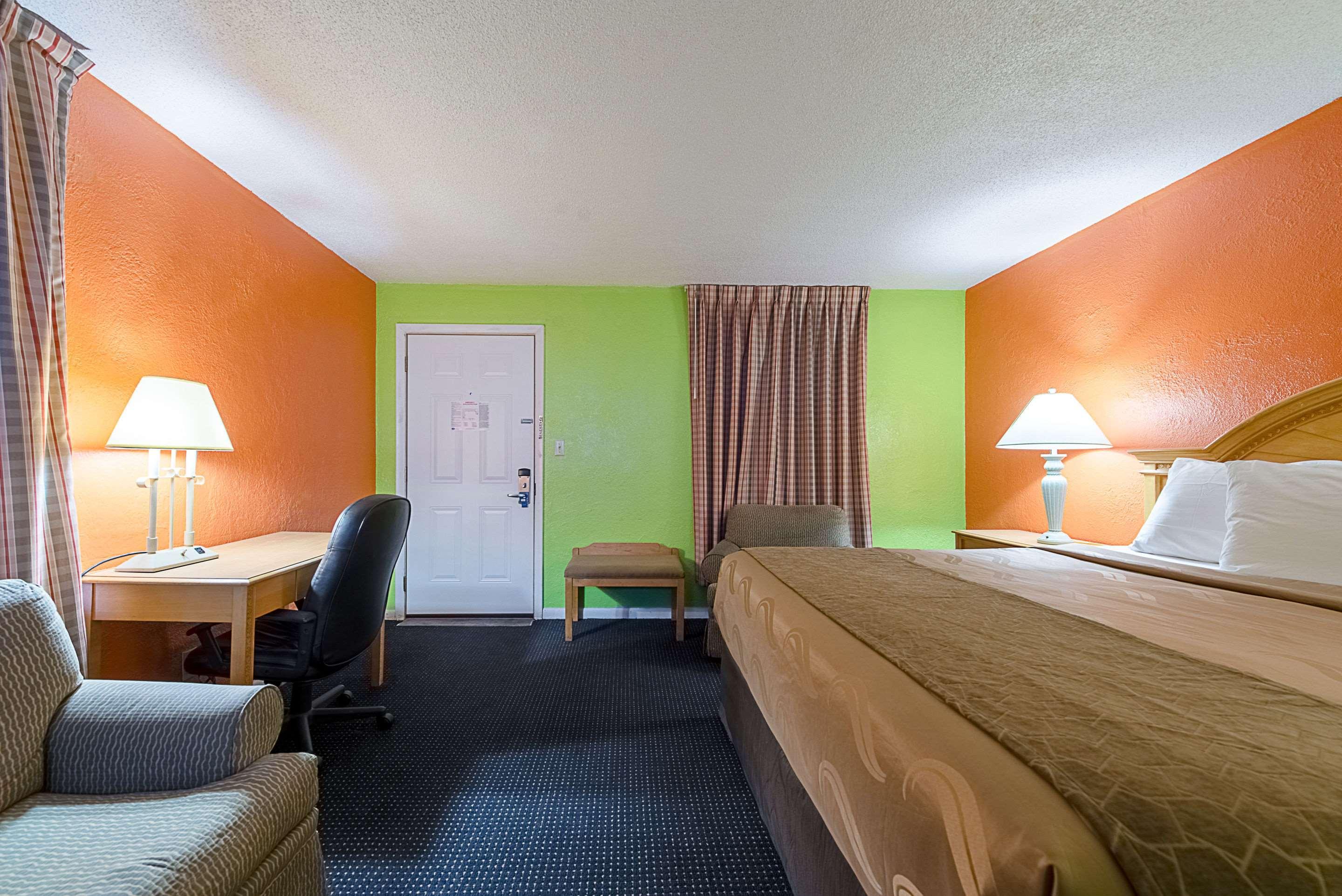 Highway Inn Paris Екстериор снимка