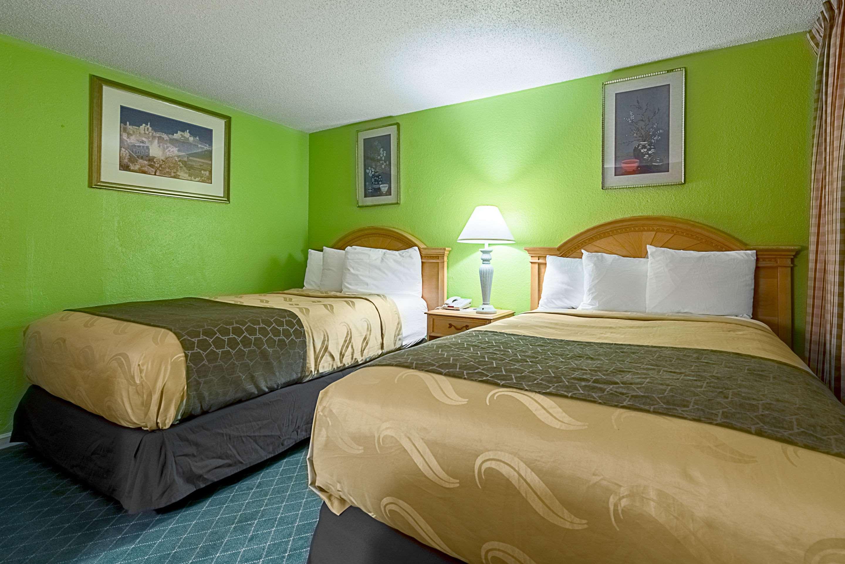 Highway Inn Paris Екстериор снимка