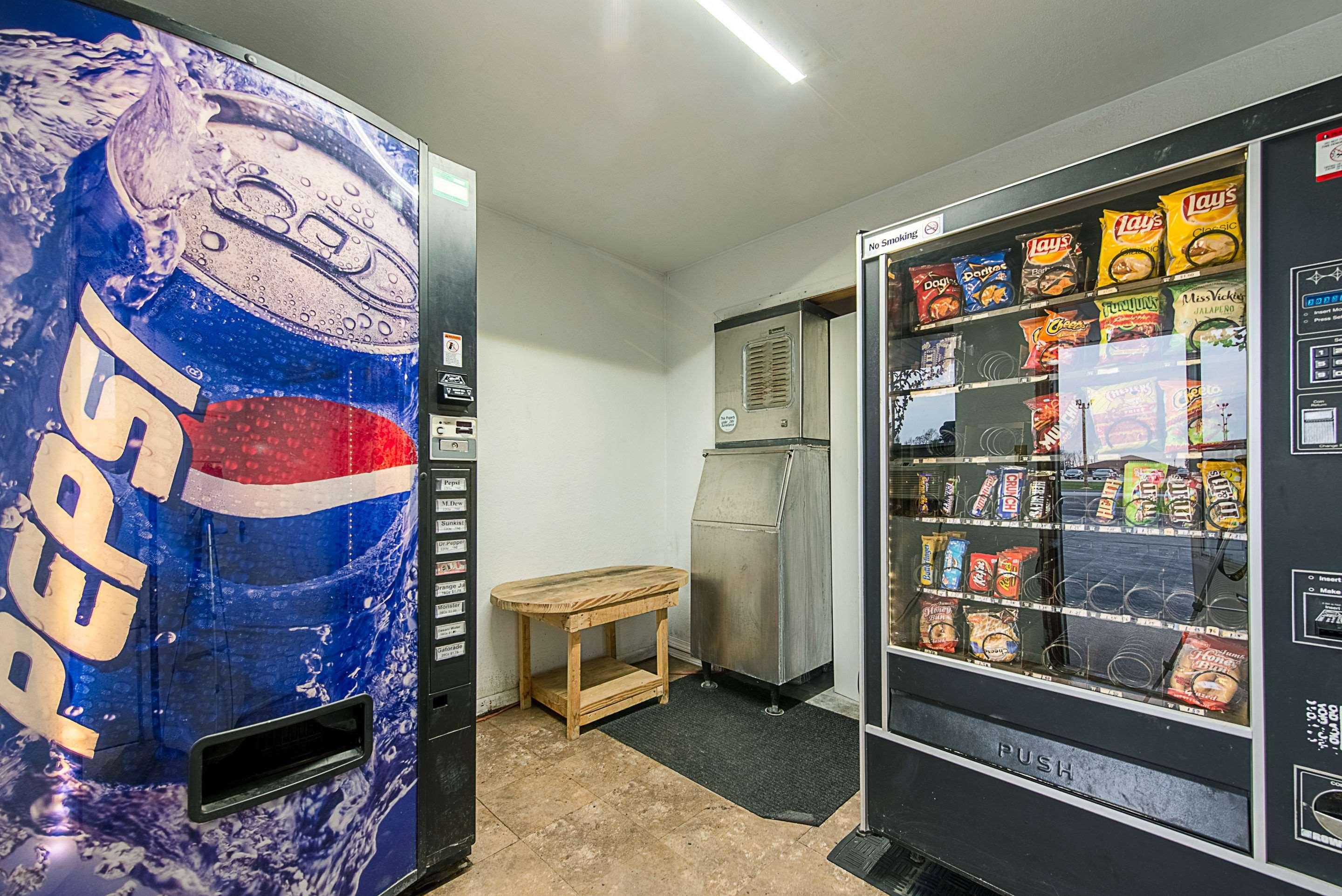 Highway Inn Paris Екстериор снимка