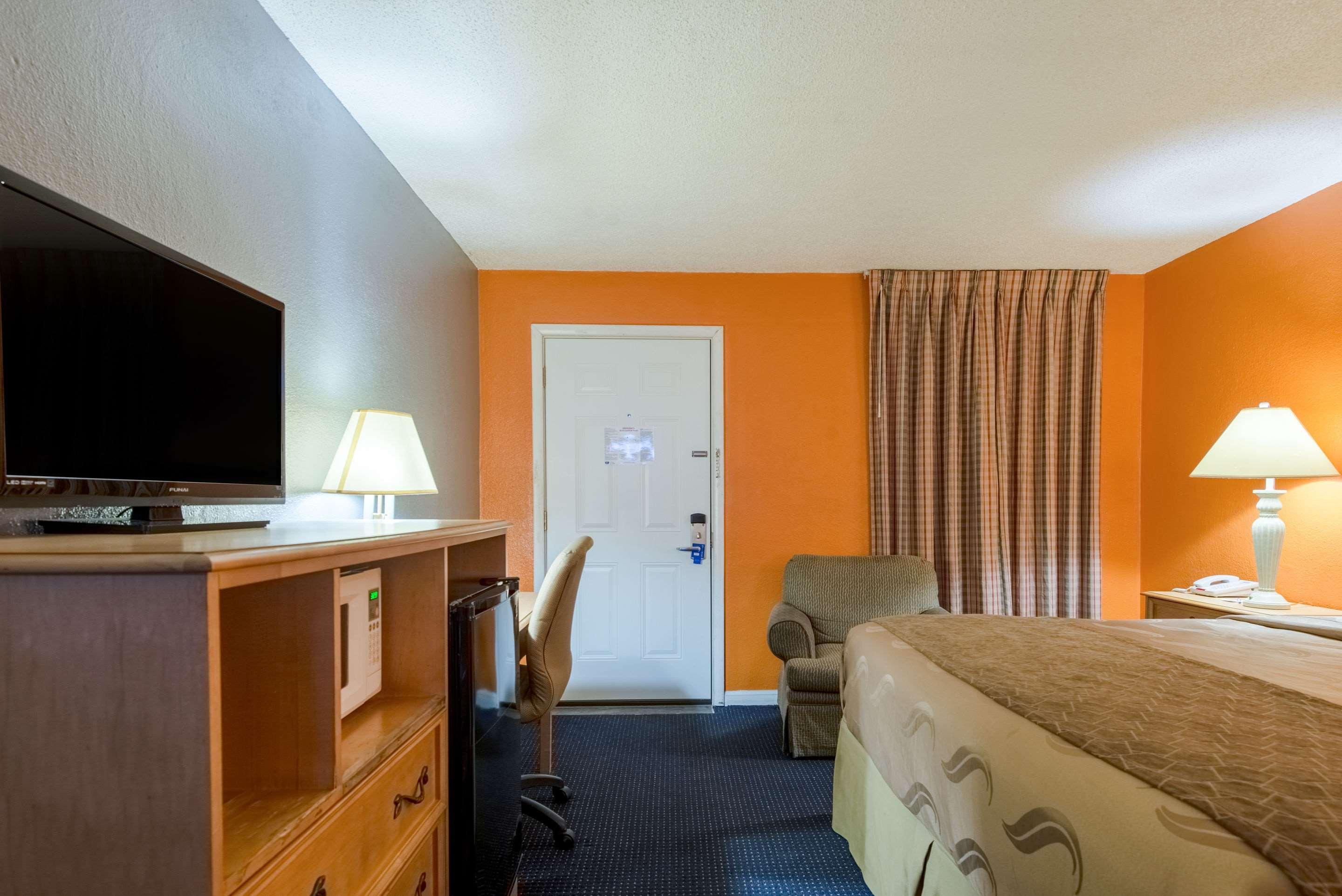 Highway Inn Paris Екстериор снимка