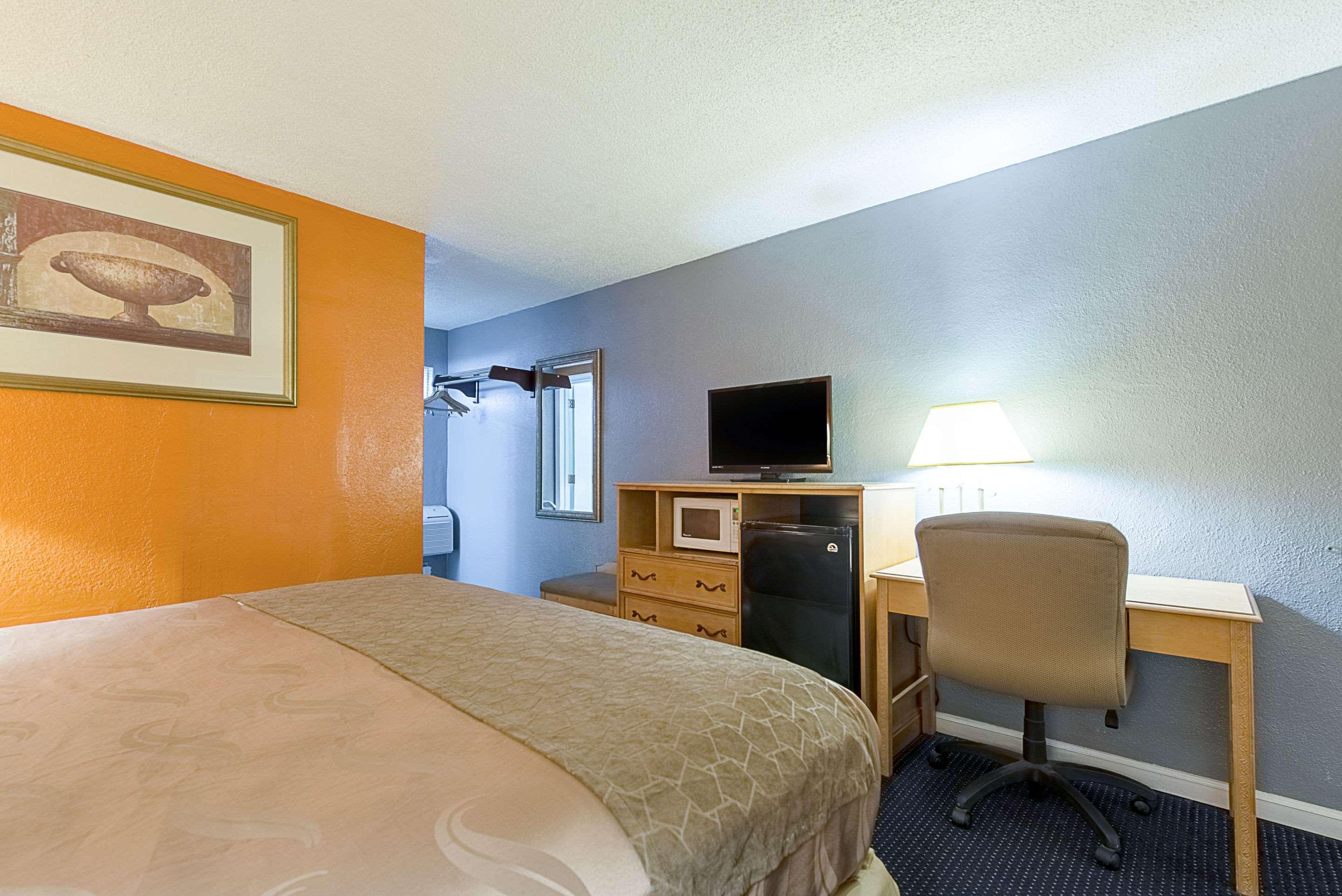Highway Inn Paris Екстериор снимка