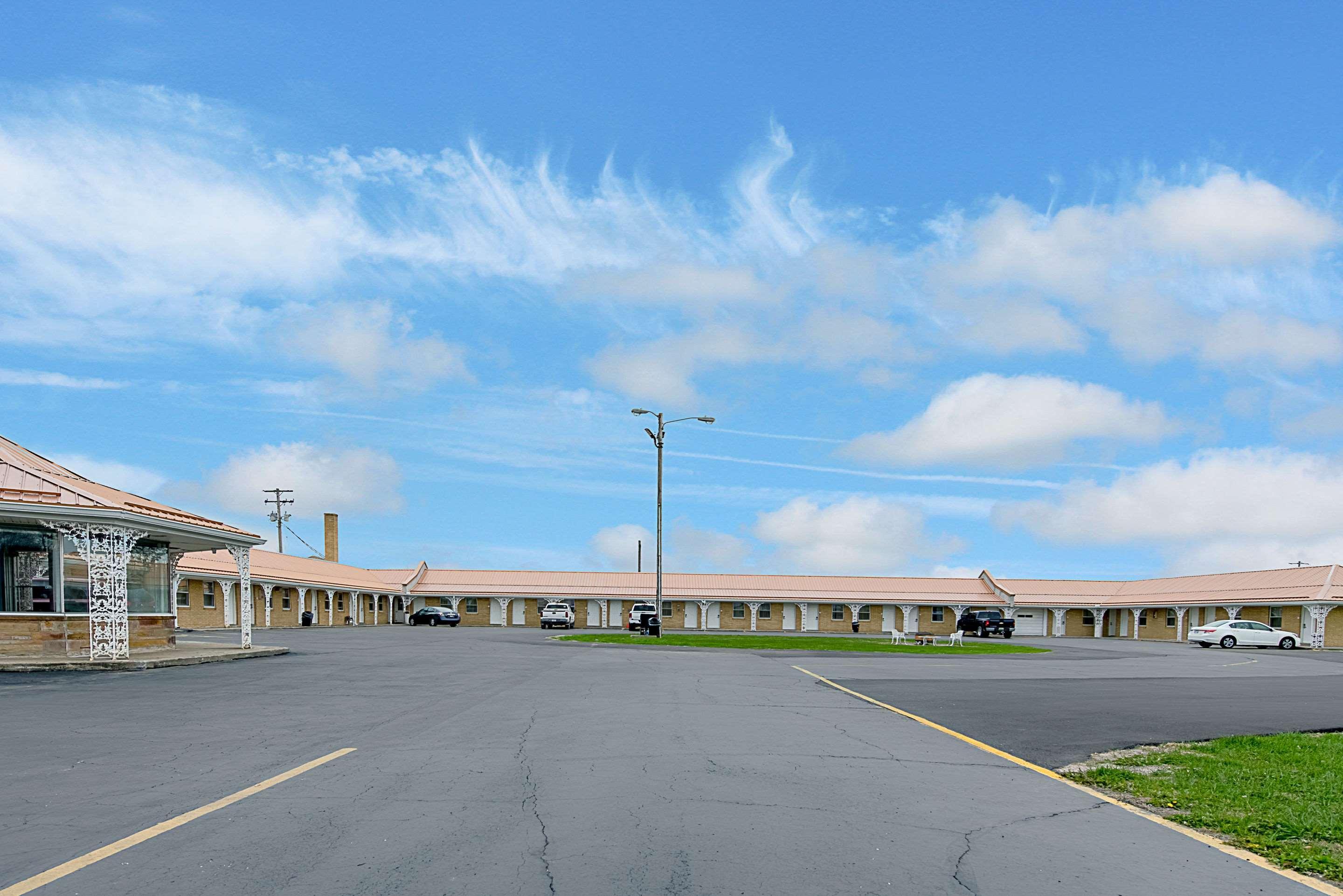 Highway Inn Paris Екстериор снимка