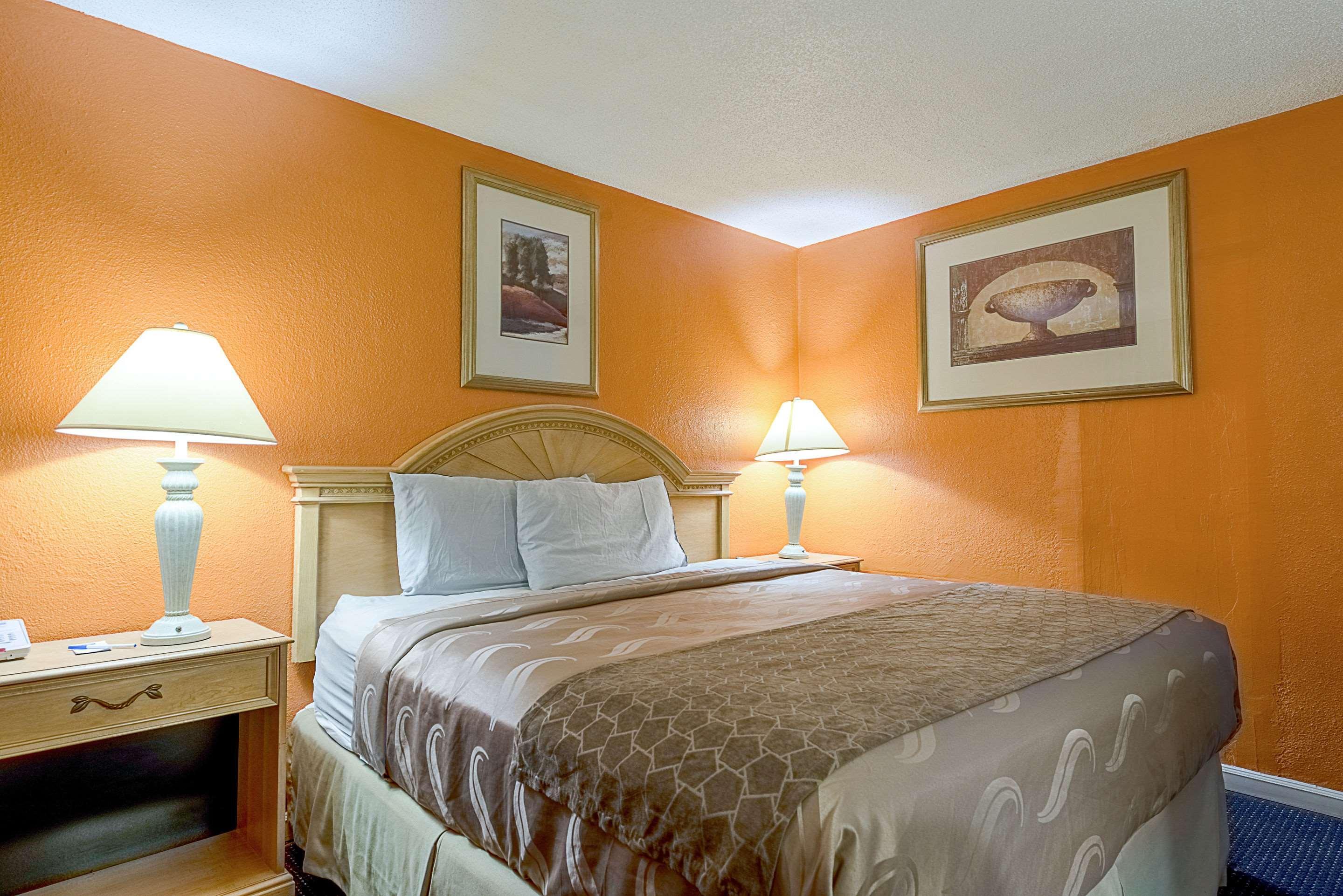 Highway Inn Paris Екстериор снимка