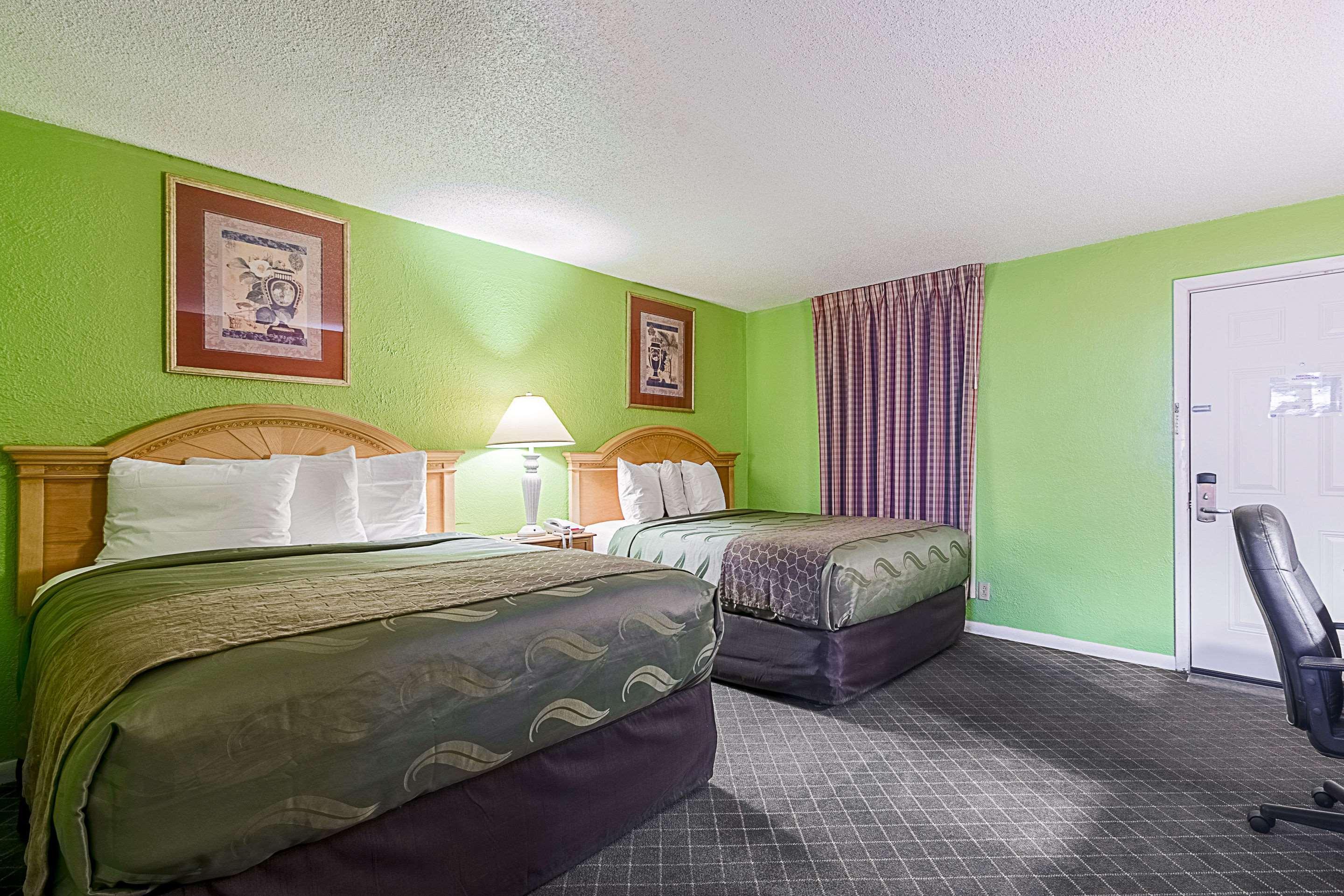 Highway Inn Paris Екстериор снимка