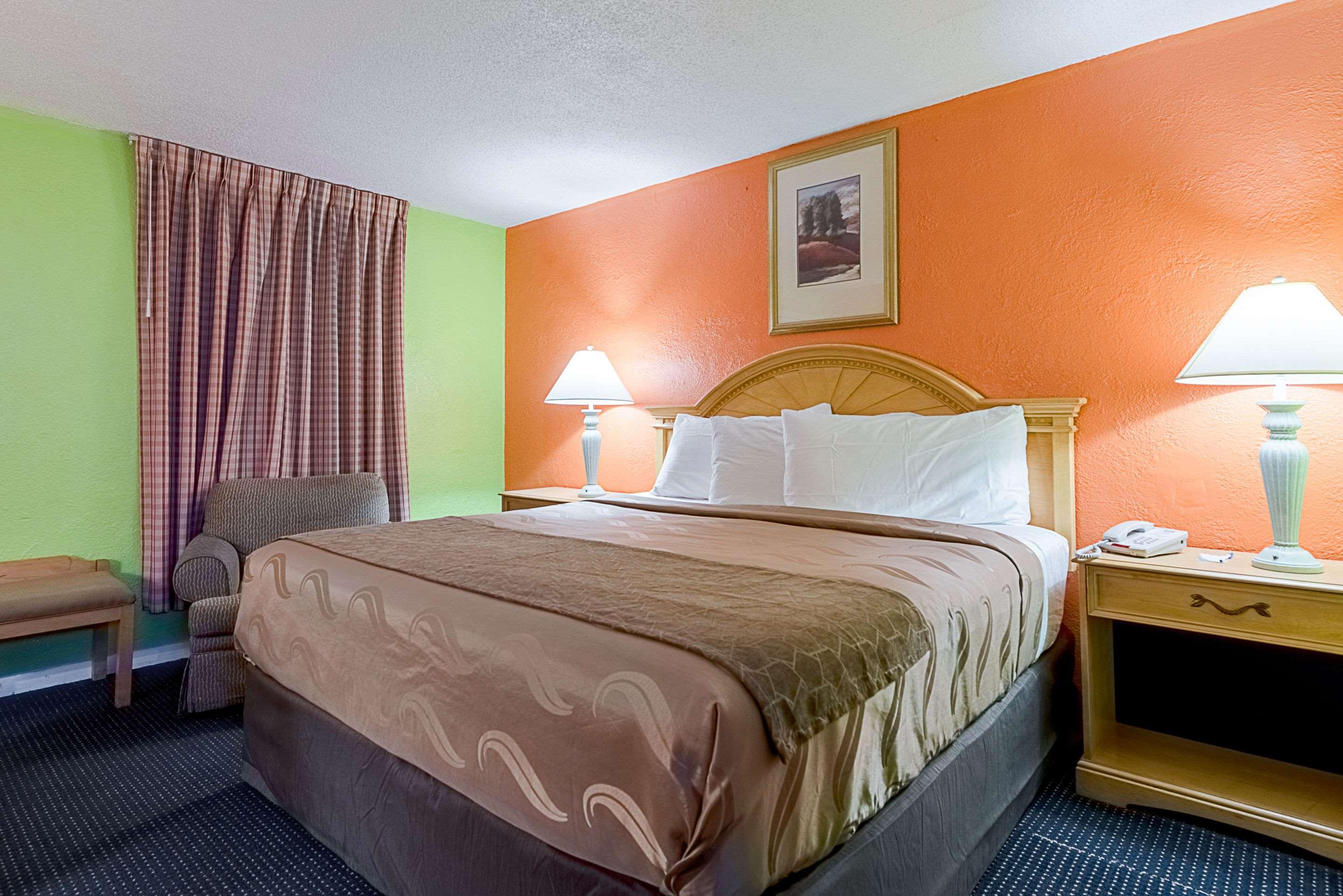 Highway Inn Paris Екстериор снимка
