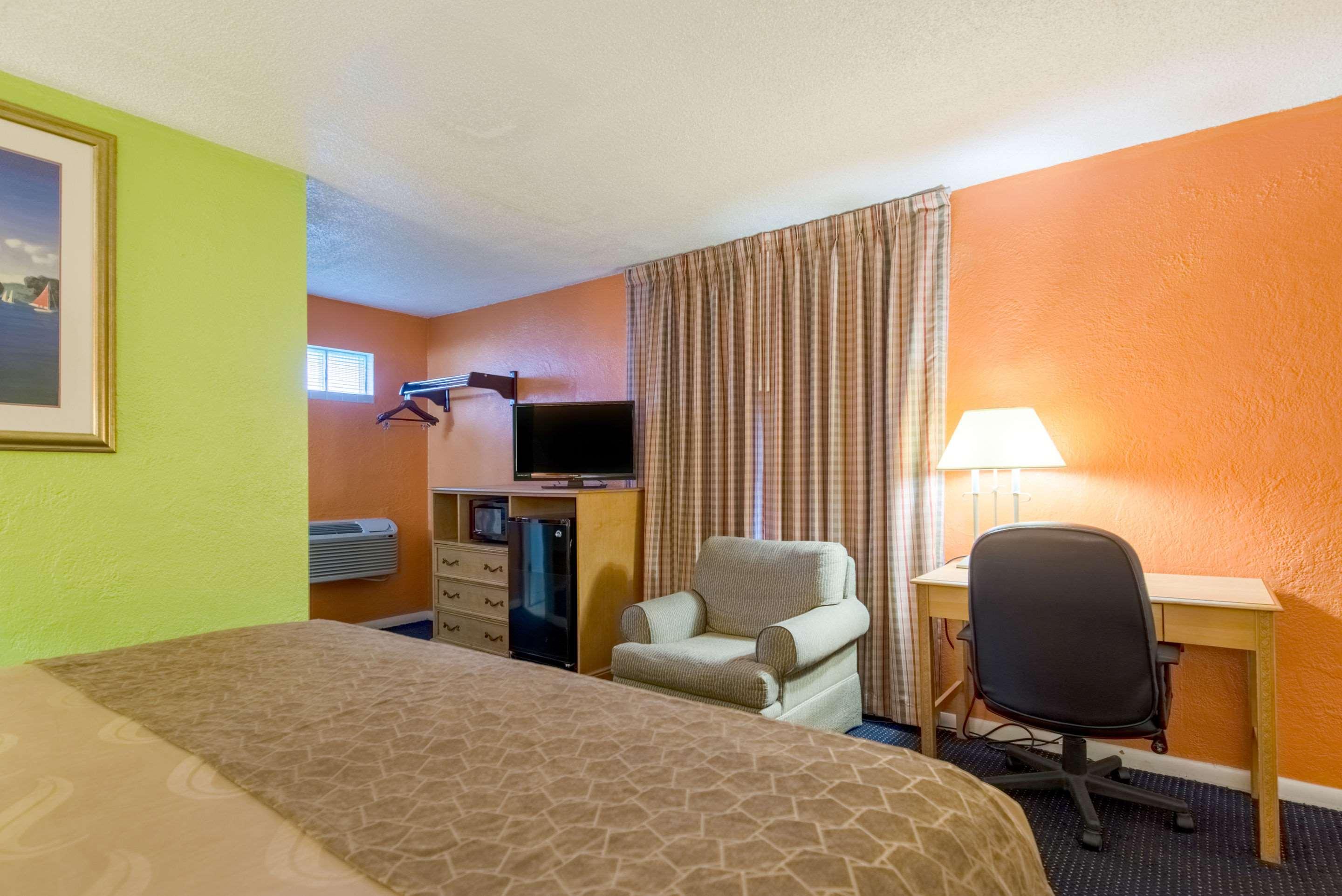 Highway Inn Paris Екстериор снимка