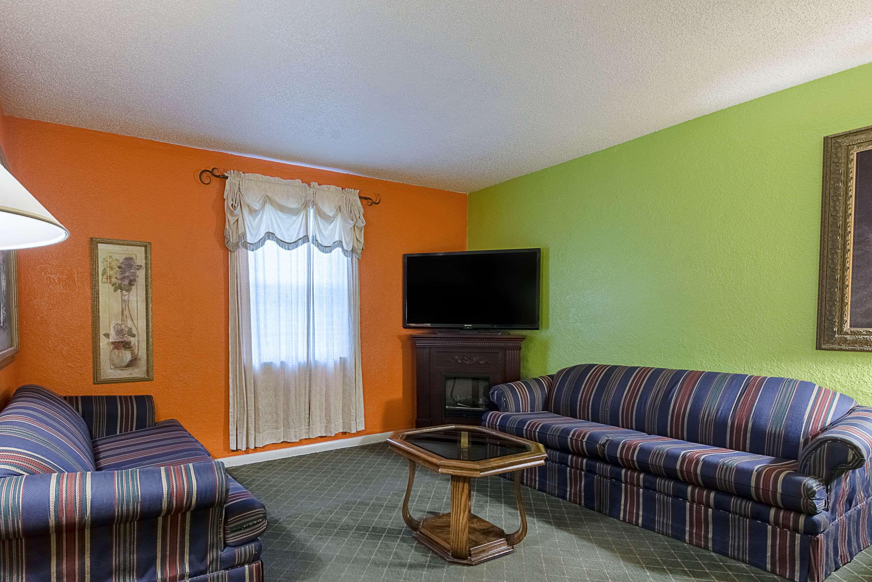 Highway Inn Paris Екстериор снимка